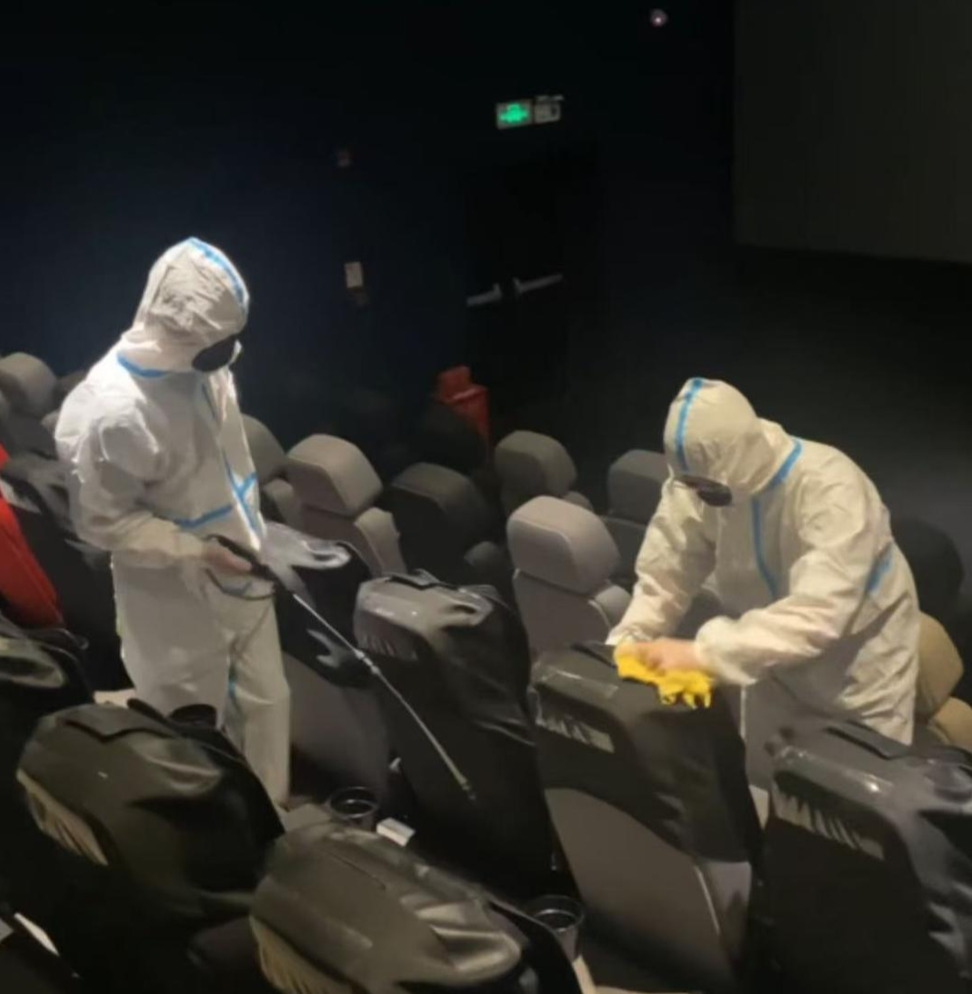 上布满白色虫卵当地影院回应不朽情缘平台女子发现座椅(图2)
